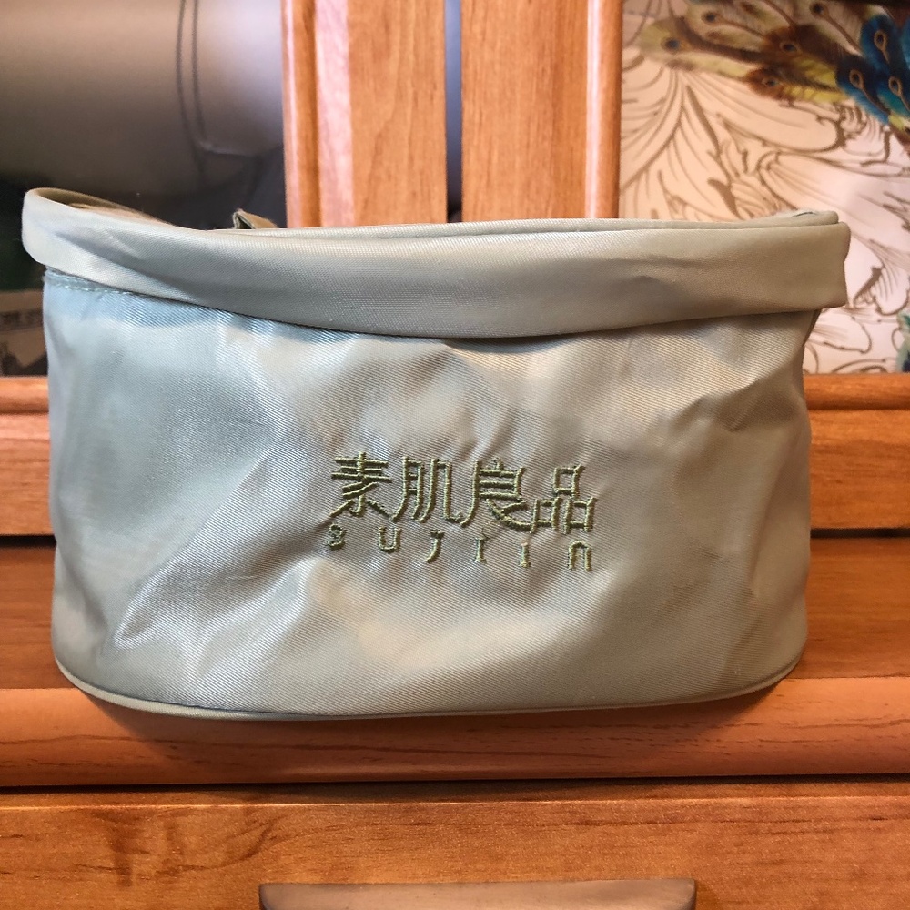 NWOT Women's Cosmetics Bag Pouch